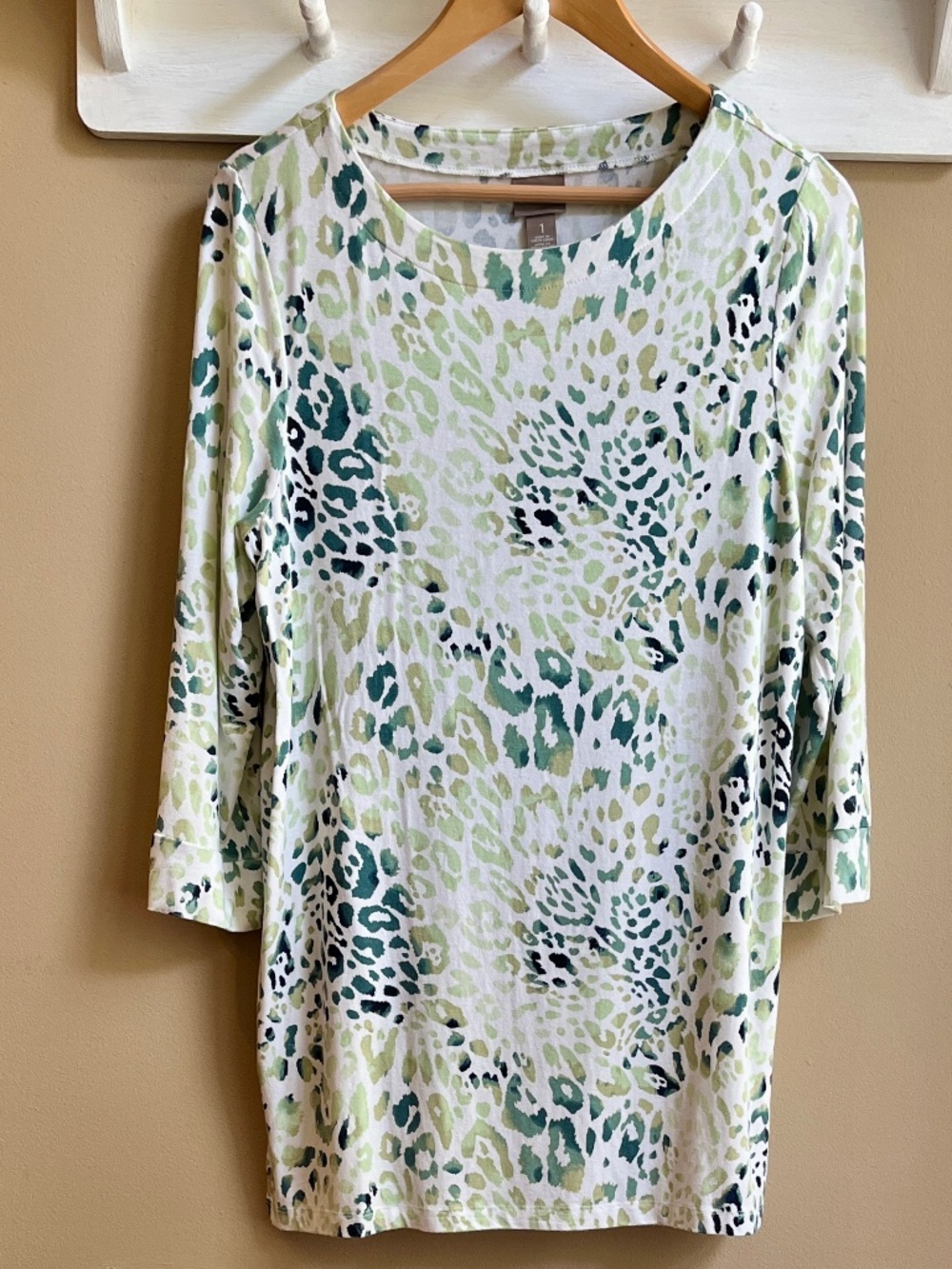 Chico's Green Cheetah Animal Print Boatneck Top 3/4 Sleeve Size 1 / Medium